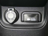 【電源コンセント】非常時やキャンプなどに役立つAC100V/1500Wコンセント付きです。