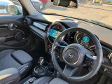 時を経ても深い魅力を放ち続けるMINI。より快適にお乗り頂くために、3つのサポートプログラムをご用意しております。※認定中古車保証は登録日より最長4年間まで延長が可能です。