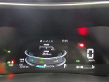 とっても見やすいメーターです。夜間時はラグジュアリーな気分にさせてくれる照明が魅力ですので、夜のドライブも楽しみになりますよ♪