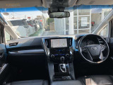 【運転席・インパネまわり】ハンドル・シート・フロアーなど隅々までプロによるクリーニング済み☆彡キレイな車内でドライブが一層快適にお楽しみいただけます!!
