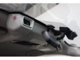 アイサイトは、人の目と同じように、左右2つのカメラでクルマだけでなく歩行者や自転車なども識別し、対象との距離や形状、移動速度を正確に認識することができます。