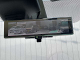 [スマートルームミラー]車両後方をミラーに映し出すため、悪天候の時でも視界は良好♪