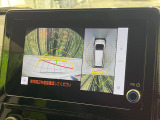 【パノラミックビューモニター】専用のカメラにより、上から見下ろしたような視点で360度クルマの周囲を確認することができます☆死角部分も確認しやすく、狭い場所での切り返しや駐車もスムーズに行えます。