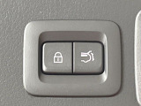 【パワーバックドア】スマートキーや運転席のボタンを押すだけでリアゲートが自動で開閉します!荷物を持っている時や、高い位置にあるバックドアを閉める際に便利な機能です♪