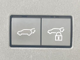 【パワーバックドア】スマートキーや運転席のボタンを押すだけでリアゲートが自動で開閉します!荷物を持っている時や、高い位置にあるバックドアを閉める際に便利な機能です♪
