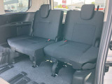 サードシートもスライドしますので荷室や足元の広さ調整ができます。
