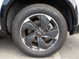 日産純正アルミホイ-ル付きです。タイヤサイズは235/60R18です。