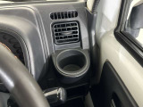 運転席側吹き出し口にドリンクホルダー付き!