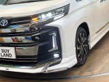 【LEDヘッドライト】悪天候や夜間走行時も良好な視界を確保し安心して運転できる高輝度LEDヘッドライトを装備!点灯速度が早く、消費電力も抑えられています。