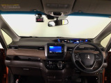 【前方視界】開放的な前方視界!運転がしやすく疲れにくいです♪窓が大きく、見通しがとっても良いおクルマですよ♪