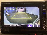 【リアカメラ】後方の距離感や障害物を、モニター越しにそっと教えてくれる機能です。見えにくい場所を確認できる安心感が、落ち着いたハンドル操作を支えます。