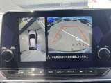 アラウンドビューモニターは4方のカメラで真上から車を見たようにモニターで確認ができる日産の自慢の装備です。是非実際の車で体感してみてください。
