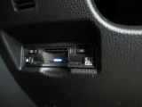 【ETC2.0車載器】は高速道路上に設置されたITSスポットと双方向通信を行い、ETC機能に加え安全運転をサポートする交通情報を提供してくれます