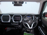 運転席周辺の画像です。