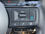 プロパイロット、高速道路や自動車専用道路を運転中にアクセル・ブレーキ・ハンドル操作をクルマがアシストしてくれます。