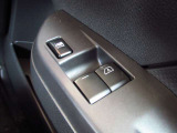 ビジネスカーでも快適装備は外せません。運転席&助手席はパワーウインドウです。(挟み込み防止機能付き)。