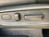 運転席は8ウェイパワーシート搭載で、スライド・リクライニング・ハイト前後を電動調整可能。快適な運転姿勢を簡単に設定できます。