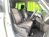 運転席まわりには十分なスペースがあり、大柄な方でもゆったり運転していただける環境です。