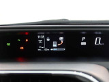 とっても見やすいメーターです。夜間時はラグジュアリーな気分にさせてくれる照明が魅力ですので、夜のドライブも楽しみになりますよ♪