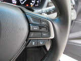 Hondaセンシングの機能のひとつ、アダプティブクルーズコントロール付!アクセルから足を離しても設定したスピードと前車との車間を保ち走行してくれます!車線維持もアシスト☆高速道路で疲労軽減ですね☆