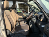 運転席シート廻りは使用感も少なく、良好な状態となっています。前オーナー様が丁寧に使っていたことがよくわかりますね。