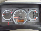 大きくて視認性の良いアナログメーターです。 走行距 6635Km