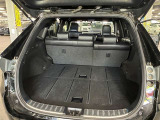 トランク収納スペースをご確認ください。荷物の積み下ろしがしやすい広さを確保しており、日常使いからレジャーまで幅広く活用できます。