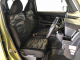 運転席の座面高さを調整できるシートリフターが付いています。