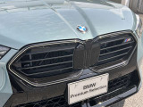 また、BMW正規認定中古車は、エマージェンシーサービスが自動付帯。24時間365日、皆様のカーライフをサポート致します。確かな安心のうえで、「駆けぬける歓び」をご堪能ください。