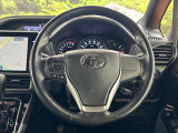 【純正革巻きステアリング】上質な革を使用することで、手にしっかり馴染みとても運転しやすいハンドルです♪