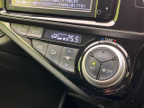 【オートエアコン】一度お好みの温度に設定すれば、車内の温度を検知し風量や温度を自動で調整。暑い&hellip;寒い&hellip;と何度もスイッチ操作をする必要はありません。快適な車内空間には必須の機能ですね♪