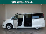 両側スライドドアを採用しています、助手席側は電動式で運転席から開閉できます。(運転席側は手動式です。)