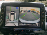 車を真上から画面で確認出来るアラウンドビューモニター♪画面を見ながら車庫入れが非常に楽になります!