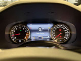 メーター中央にはマルチビューディスプレイ。車両に関するさまざまなデータをスクロールしてフルカラーで確認できます。