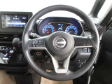 運転が楽しくなる明るく開放的な運転席まわりです。