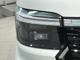 LEDヘッドライトは、点灯の瞬間から最大光量を発揮し、突然暗くなるトンネルなどでの安定感を高めます。