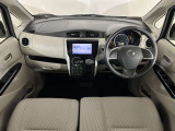 室内が明るく、運転がしやすいナチュラルベージュ内装となっております。