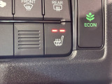 運転席側にはシートヒーターが付いています!寒い日に便利な装備ですね。