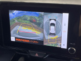 【パノラミックビューモニター】専用のカメラにより、上から見下ろしたような視点で360度クルマの周囲を確認することができます☆死角部分も確認しやすく、狭い場所での切り返しや駐車もスムーズに行えます。
