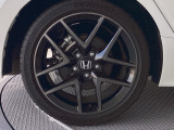 純正アルミホイールです。足元が引き立つので、車全体のイメージがアップしますよ!