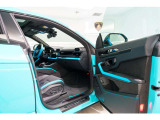 Floor mats with leather piping and double stitching