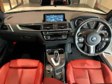 BMWの操作パネルは使いやすさを追求し日常生活で必要なボタン&スイッチを使えるようにした構造となっております。購入時から沢山触って体感してください。