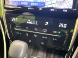 【左右独立型フルオートエアコン】運転席と助手席でそれぞれお好みの温度に設定可能。同乗者にも配慮した、快適な空調をお届け致します。