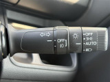 【オートライト(AUTO)】外の明るさをシステムが感知して、自動でヘッドライトが点灯します。ヘッドライトをつけ忘れを防ぐ便利機能です。
