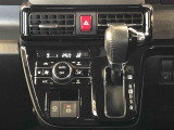 温度を設定すれば、自動で車内の温度管理をしてくれる優れものです♪ATミッションで運転楽々