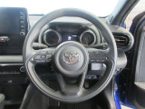 ステアリングから手を離さず、運転に集中したままオーディオ等の操作や安全装置の設定などが行えます。
