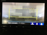 バックカメラの画像です。ガイドラインがスムースな車庫入れをサポートいたします。車庫入れの安心感がアップしますね。