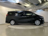 運転席側も電動スライドドアになってます。ショッピングなどでのお買い物時手がふさがっていてもドアに軽く触れるかリモコンで開閉できるので便利です!