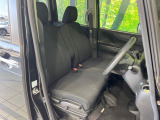 運転席まわりには十分なスペースがあり、大柄な方でもゆったり運転していただける環境です。