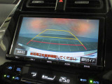 バックモニターで、駐車時に見えにくい後方をしっかり確認できます。
